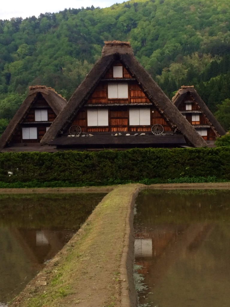 白川郷のベストショット。展望台から見た集落も捨てがたいが、この場所から見るのが一番かっこいい